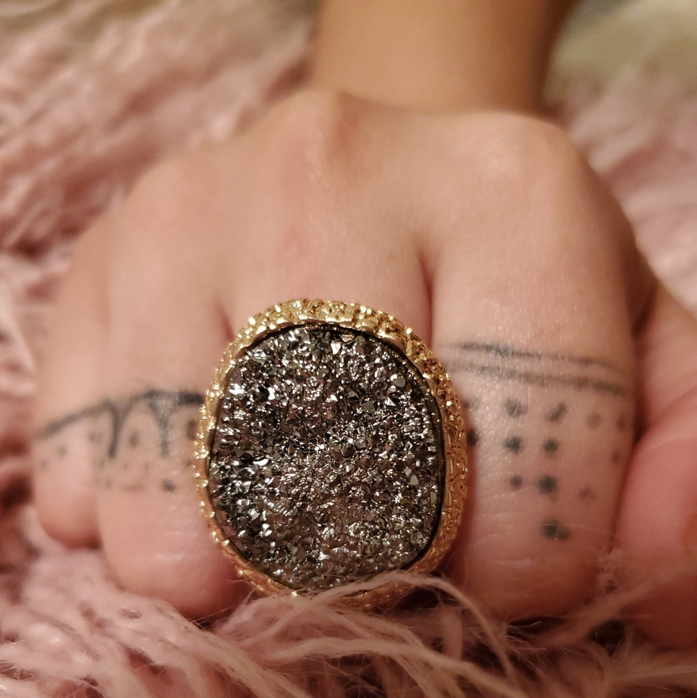 Oversized ring